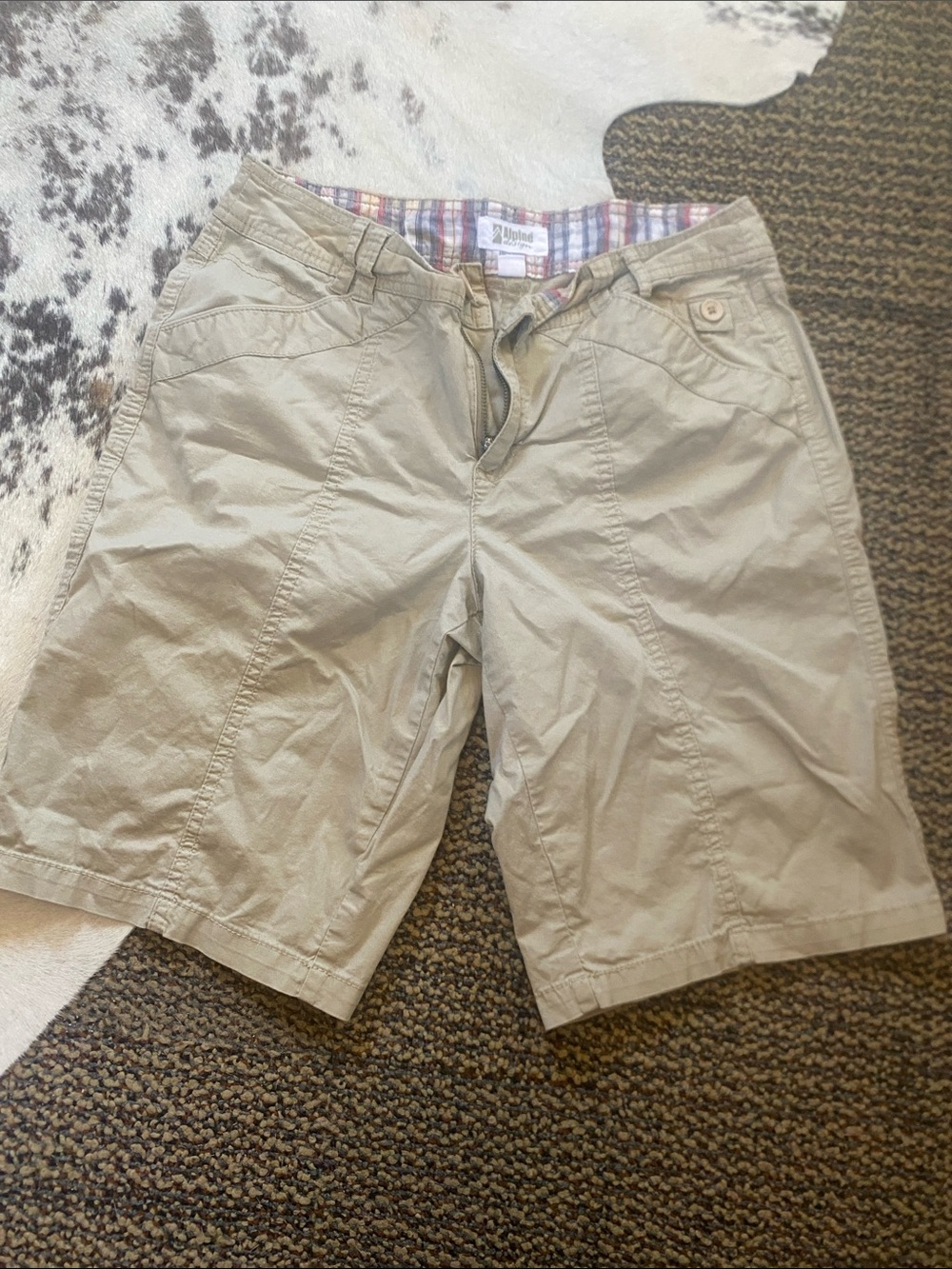 Alpine Design Women's Beige Outdoor Cargo-Style Bermuda Shorts